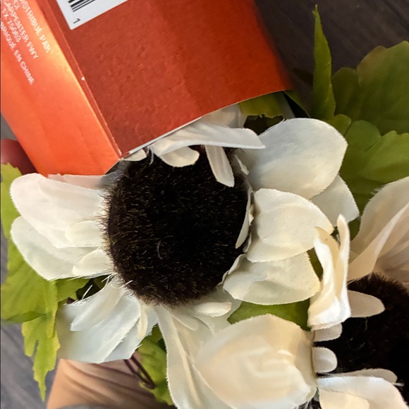 White Sunflower Garland - Picture 7 of 8